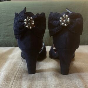 Elegant Black Heels with Lace and Jewel Accent